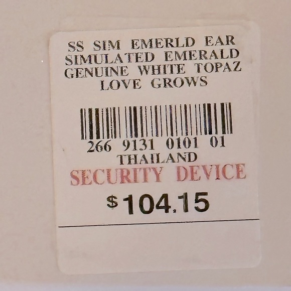 Beautiful New Emerald Heart Drop Earrings - Picture 4 of 4